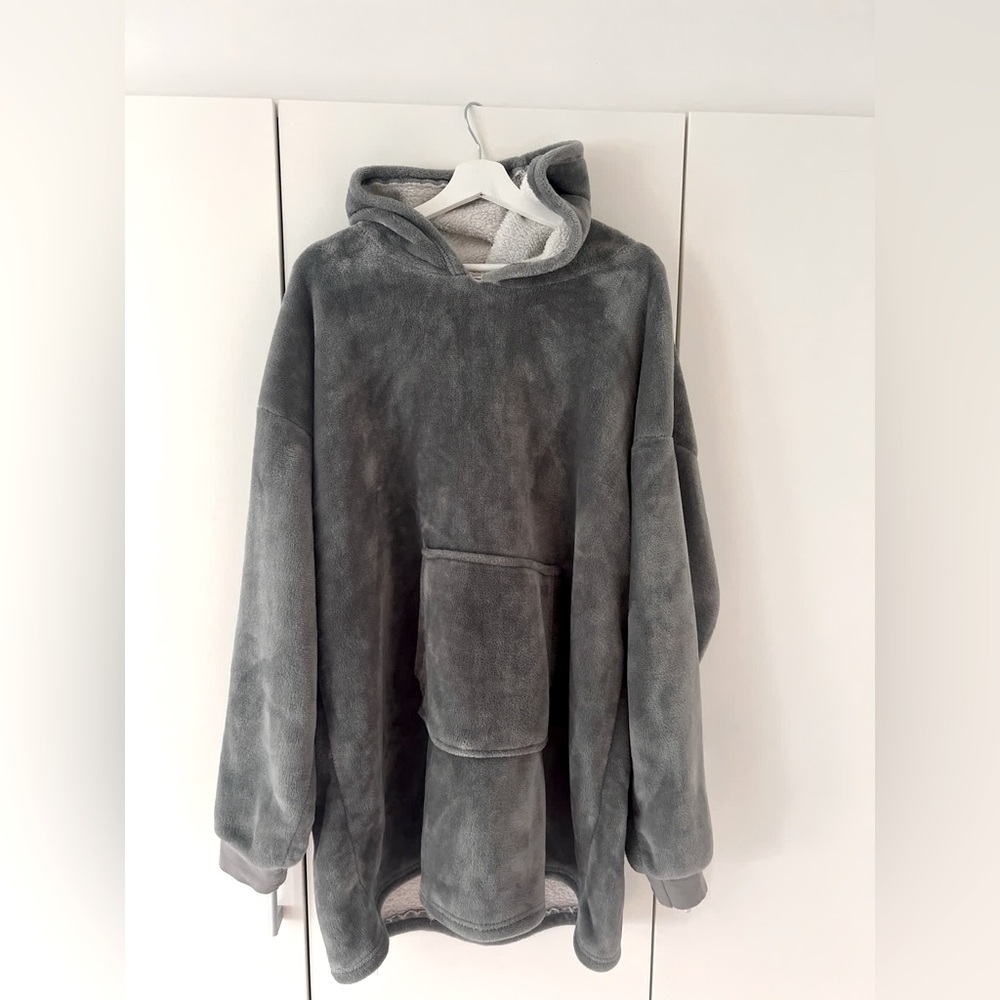 NEW The Comfy Original Cozy Gray Hooded Blanket Sweatshirt